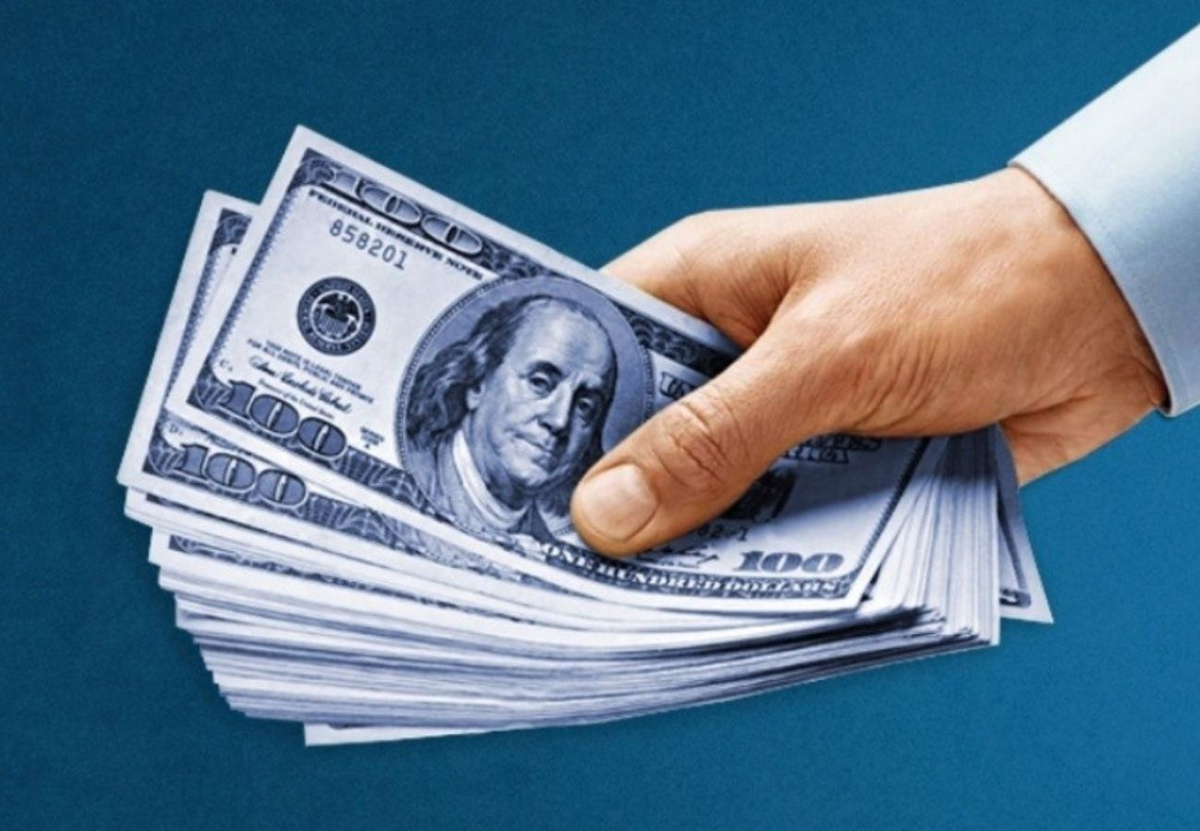 El dólar blue cerró a $371 y cosecha una nueva baja