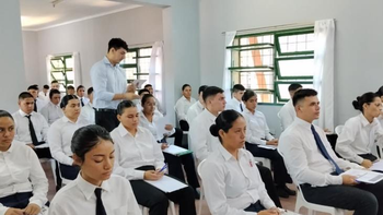 Más de 600 aspirantes rinden el examen para ingresar al IES Penitenciario