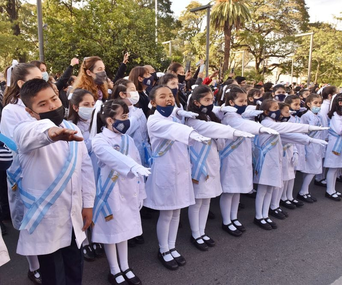 Más de 1.200 alumnos prometieron Lealtad a la Bandera