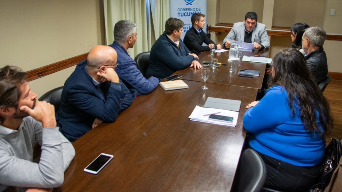 Obras Públicas e IPV coordinan el reinicio del Procrear II