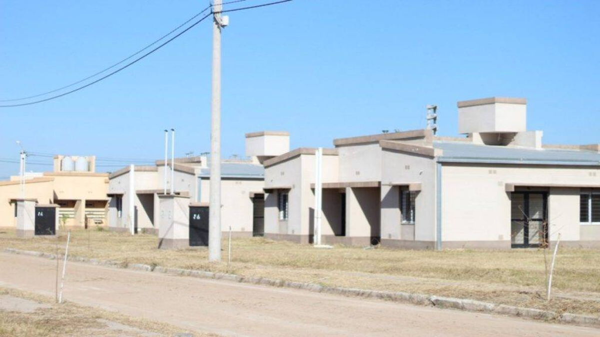 Fabi&aacute;n Soria particip&oacute; del acto de licitaci&oacute;n de la obra "Infraestructura para 76 viviendas en Los Villagra".