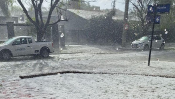 Fuerte granizada sorprendió a Córdoba y afectó a distintos barrios de la capital