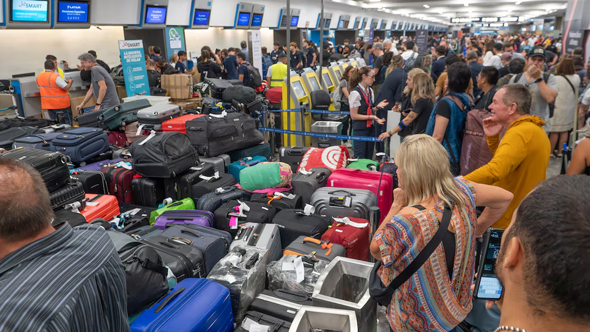 Demoras y cancelaciones en Aeroparque por las asambleas de APA (Foto: Infobae)