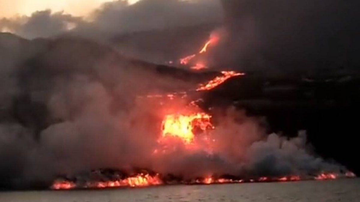 Continúan las erupciones en el volcán de la isla de la Palma.