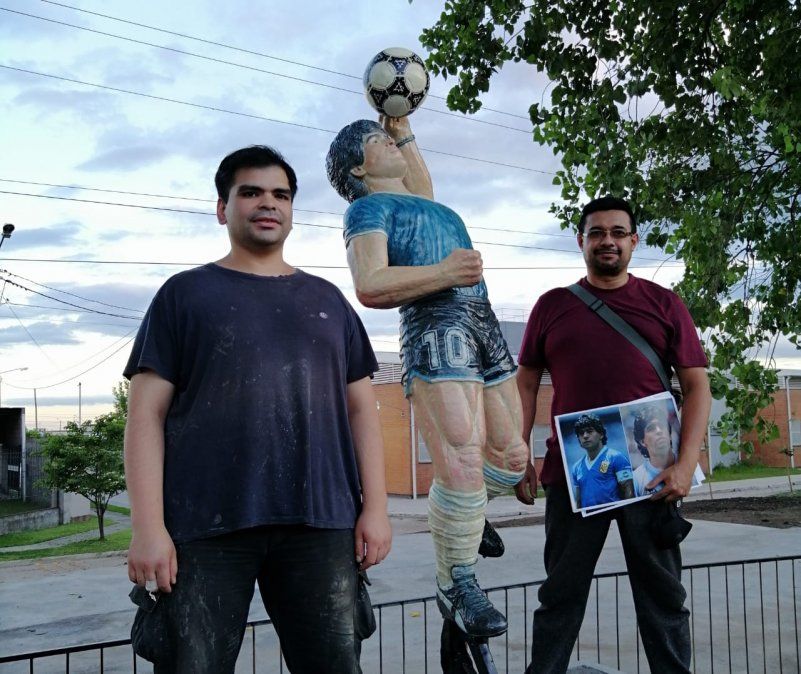 Inauguraron una escultura de Maradona en Famaillá