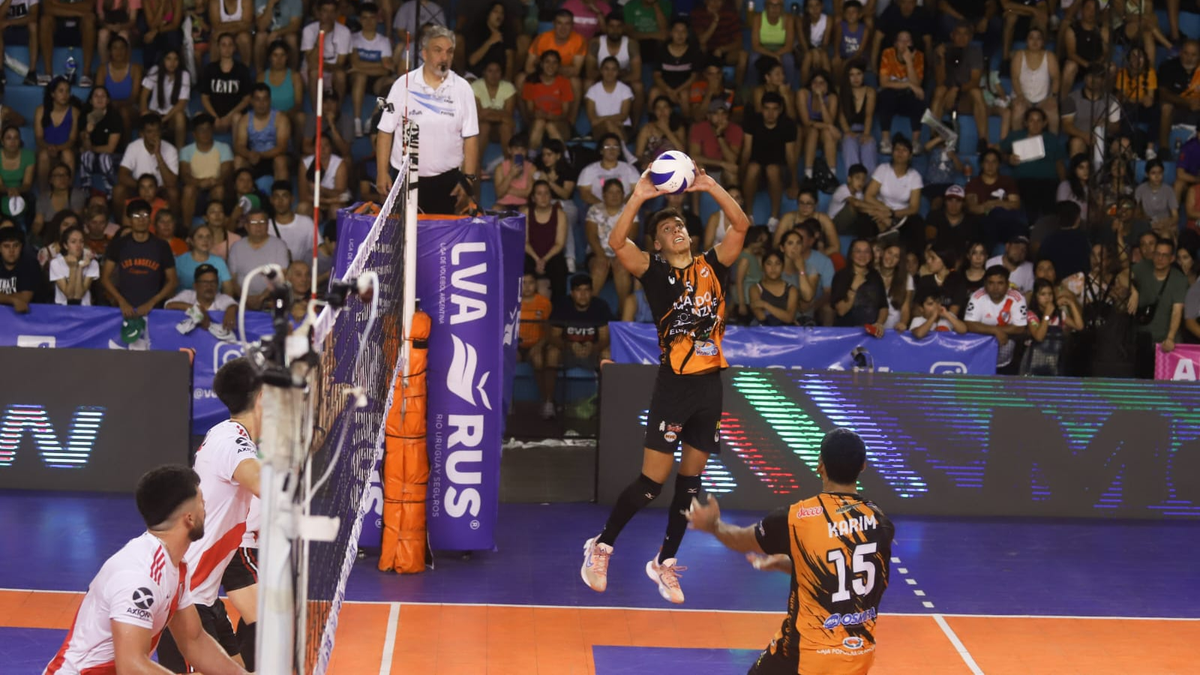 Monteros se prepara para la segunda jornada de vóley