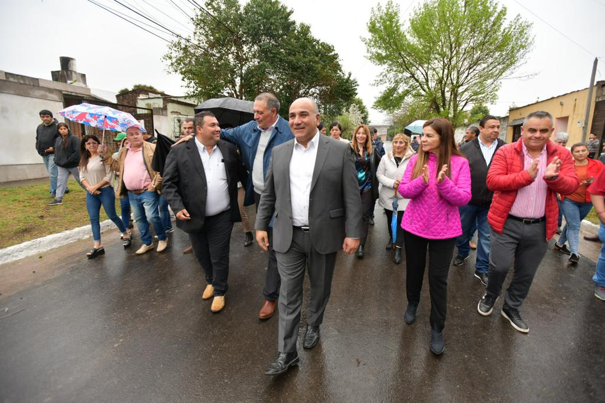 Manzur inauguró obras de pavimentación en Las Talitas