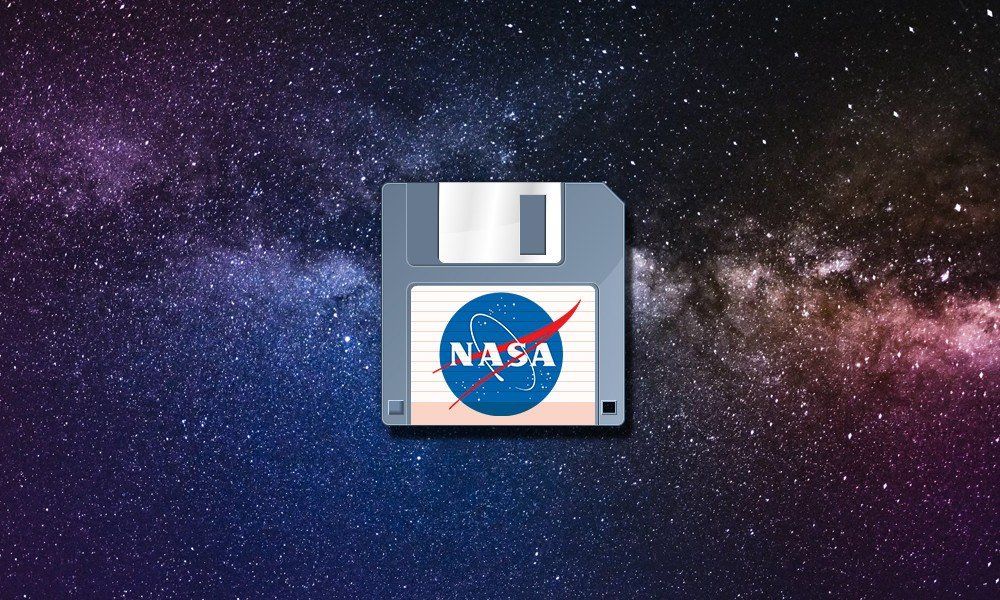 Un astronauta se encontró con viejos disquetes en el espacio