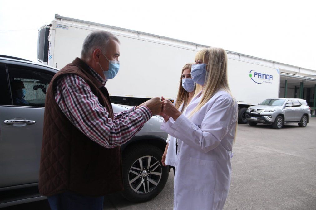 Jaldo y Chahla durante la llegada de más dosis de Sputnik V y Sinopharm. Foto MSPT