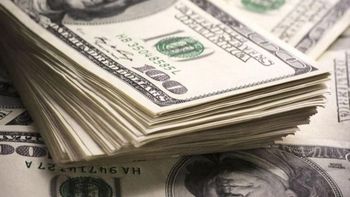 El dólar blue cayó $45 en un día y se vende a $1.255