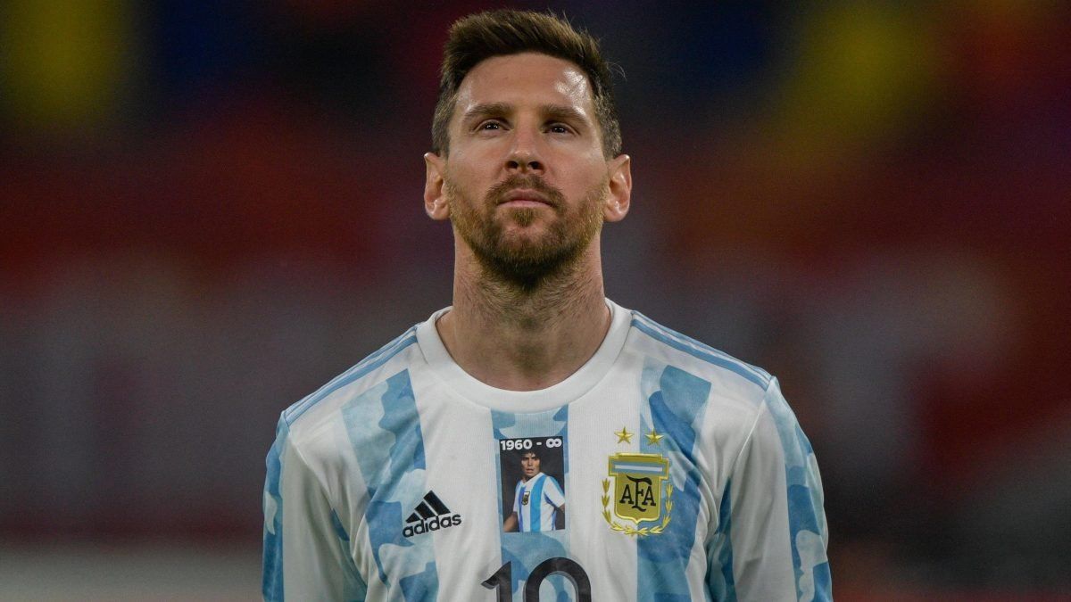 India: colocaron una gigantografía de Messi en el medio del río