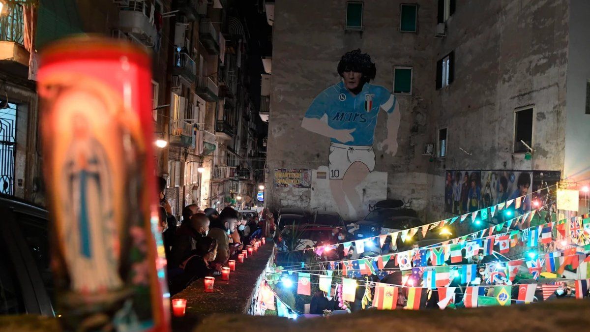 Nápoles, la ciudad que llora a su rey Maradona