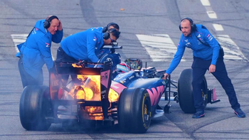 Colapinto deslumbró en Buenos Aires con el auto prendido fuego