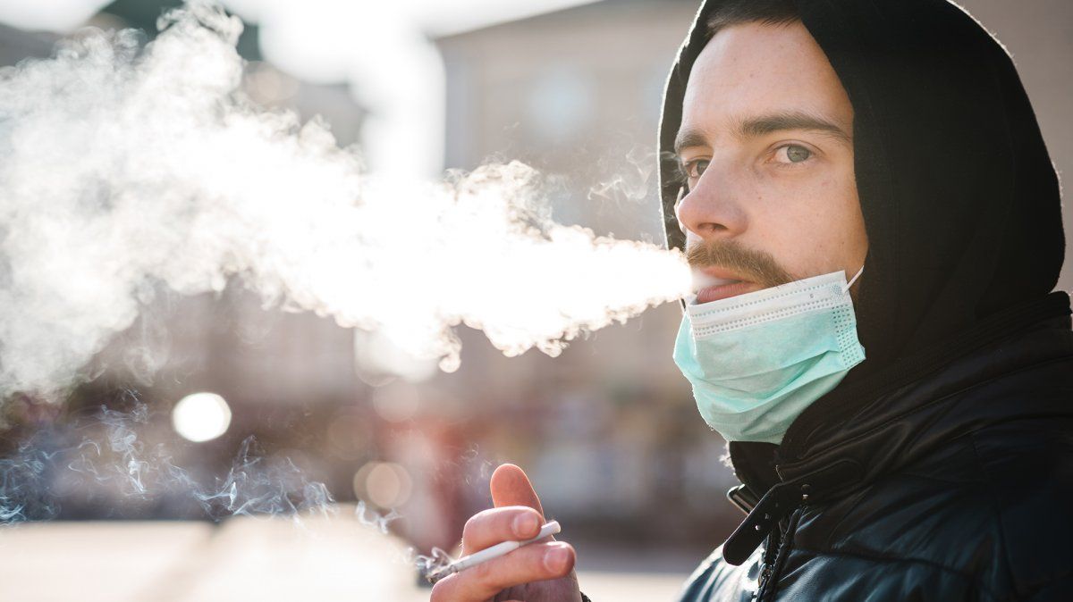 ¿Fumar incrementa el riesgo de contraer coronavirus?