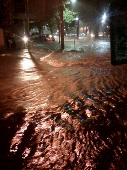 Hubo evacuados por la fuerte tormenta en la Capital tucumana