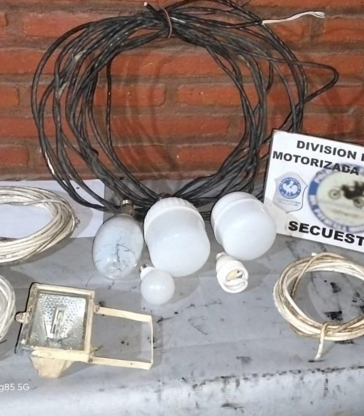 Tres hombres fueron acusados de robar en la Escuela Anselmo Rojo. Tres hombres fueron acusados de robar en la Escuela Anselmo Rojo.