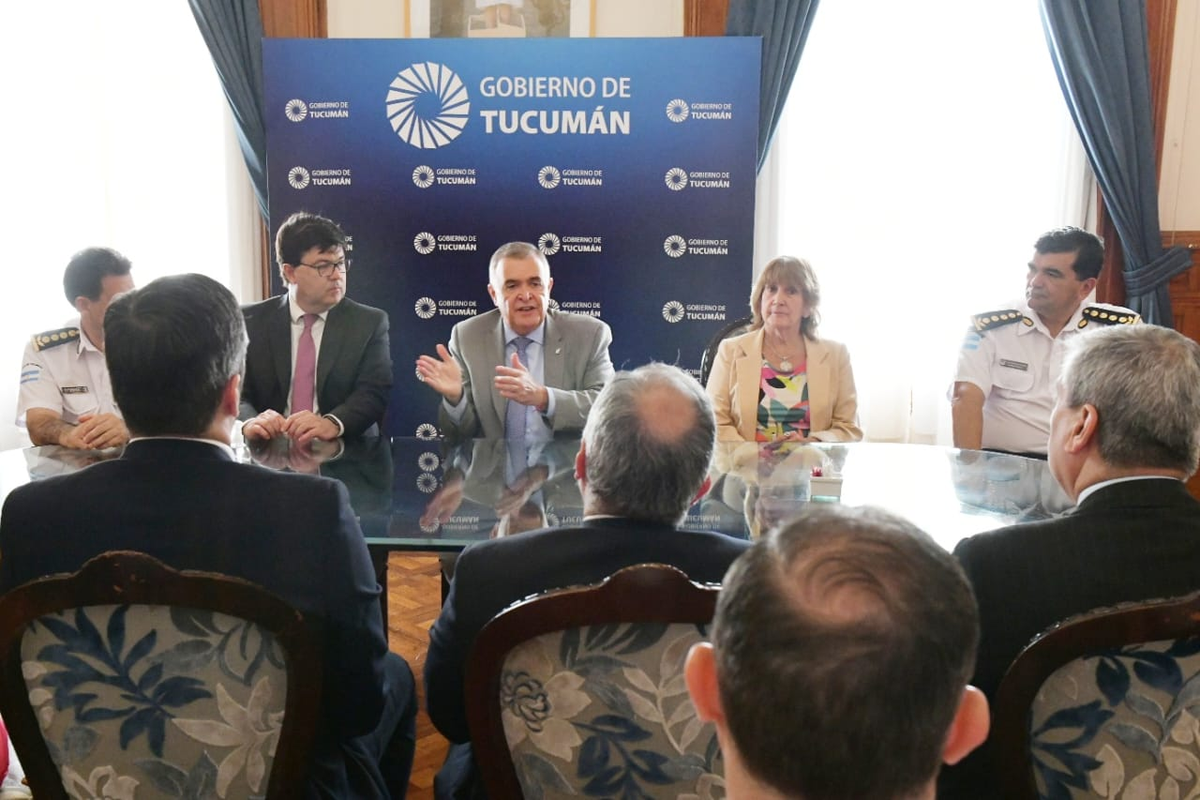 El gobernador Osvaldo Jaldo recibi&oacute; al ministro de Seguridad,&nbsp;Eugenio Ag&uuml;ero Gamboa; a representantes de la Polic&iacute;a.&nbsp;