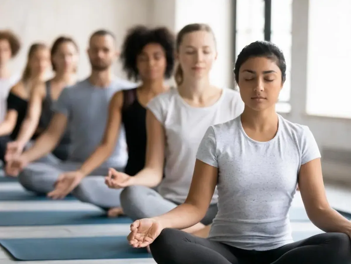 Se celebra el Día del Yoga en todo el mundo.