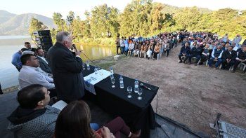 El Cadillal: Jaldo encabezó el acto por la reparación de una de las represas