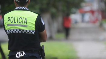 Av. Roca al 200: un auto volcó y se registraron heridos
