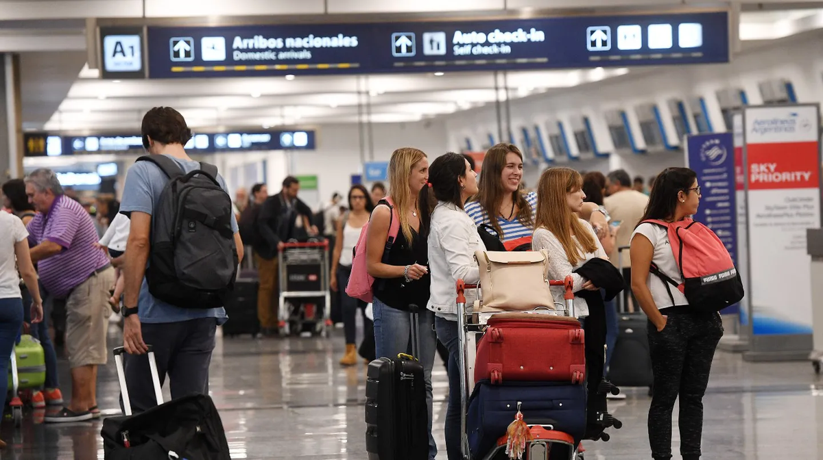 Vuelos: Viajar en avión por la Argentina será más caro