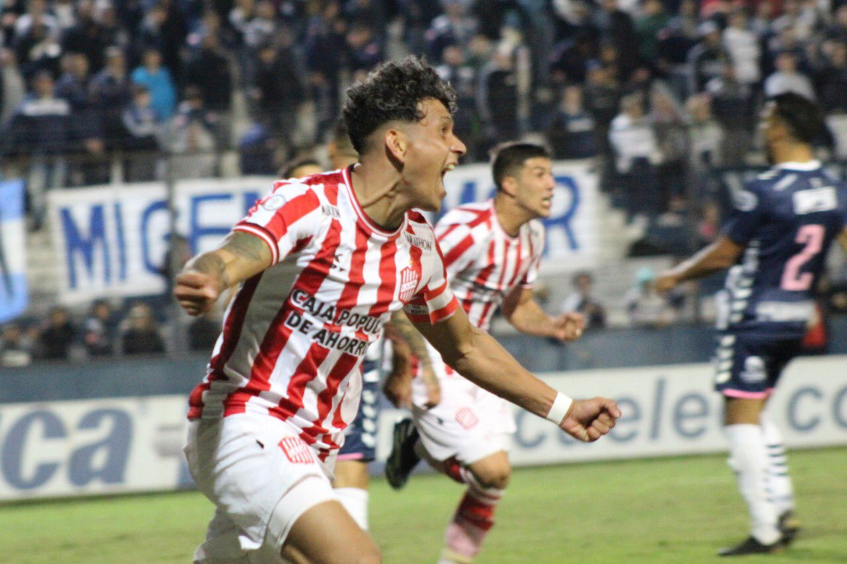 Diarte festeja su gol en la victoria de los dirigidos por Pablo De Muner ante Quilmes. 