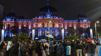 Los tucumanos salieron a las calles a festejar el pase a octavos