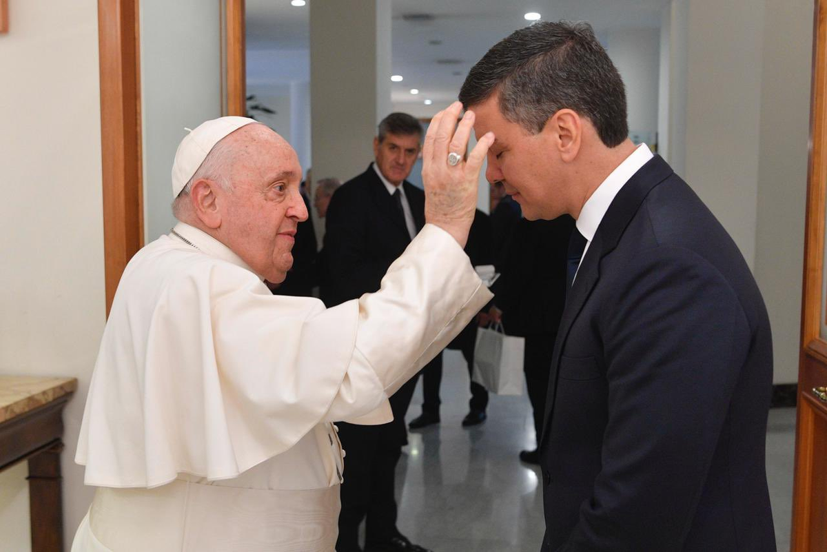 El papa Francisco recibió en el Vaticano a Santiago Peña