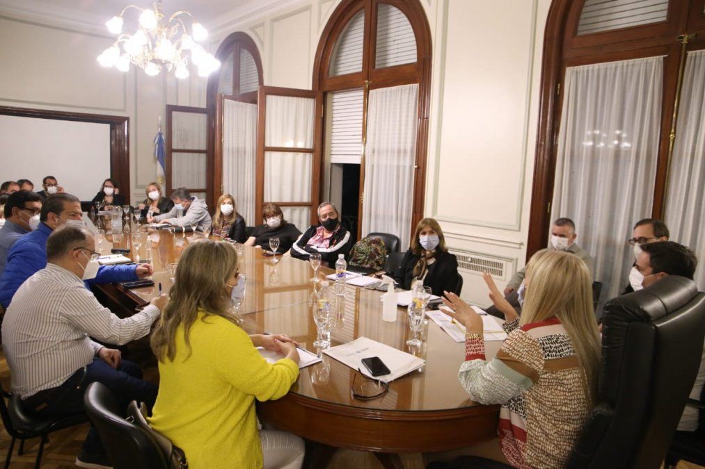 Chahla reunida con directores de hospitales. Foto MSPT